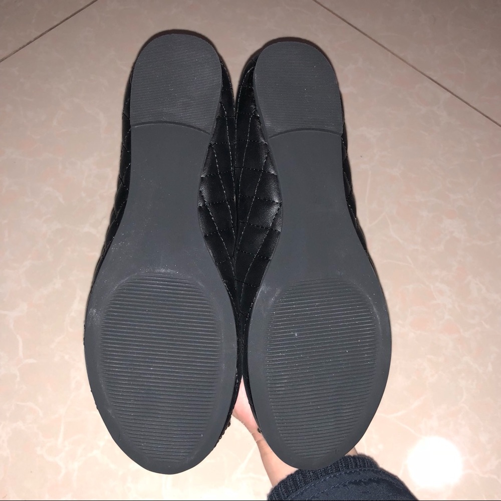 GUESS Flats - Picture 3 of 4